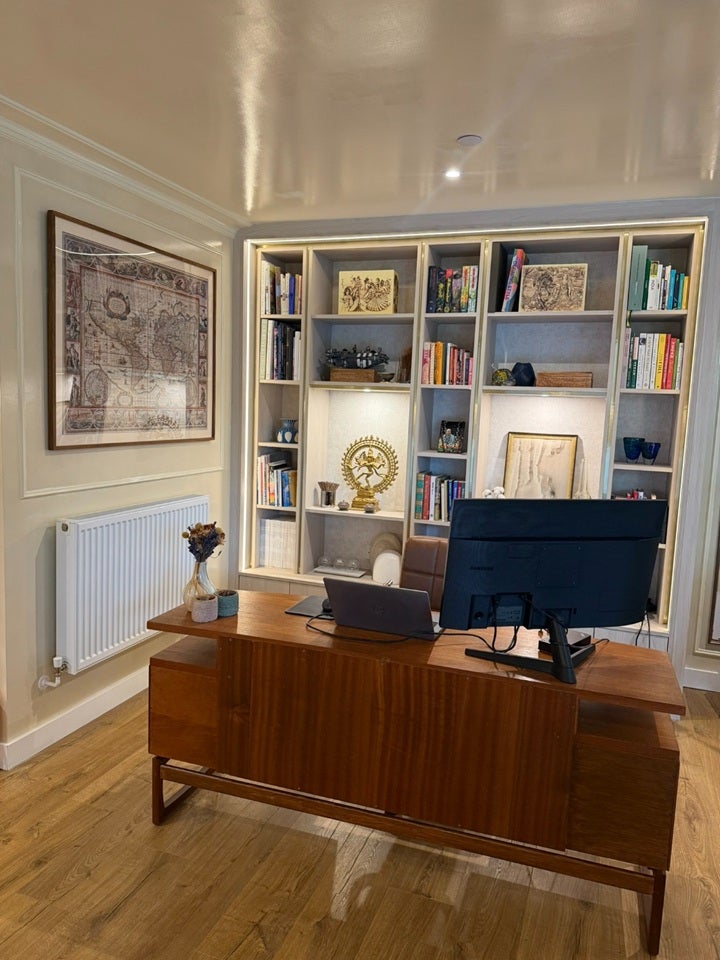 Room Neasden Lane in Greater London