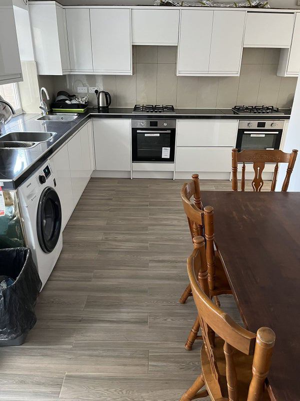 Room Dowsett Road in Greater London