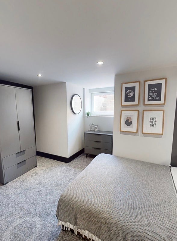 Room Back Salisbury View in Leeds