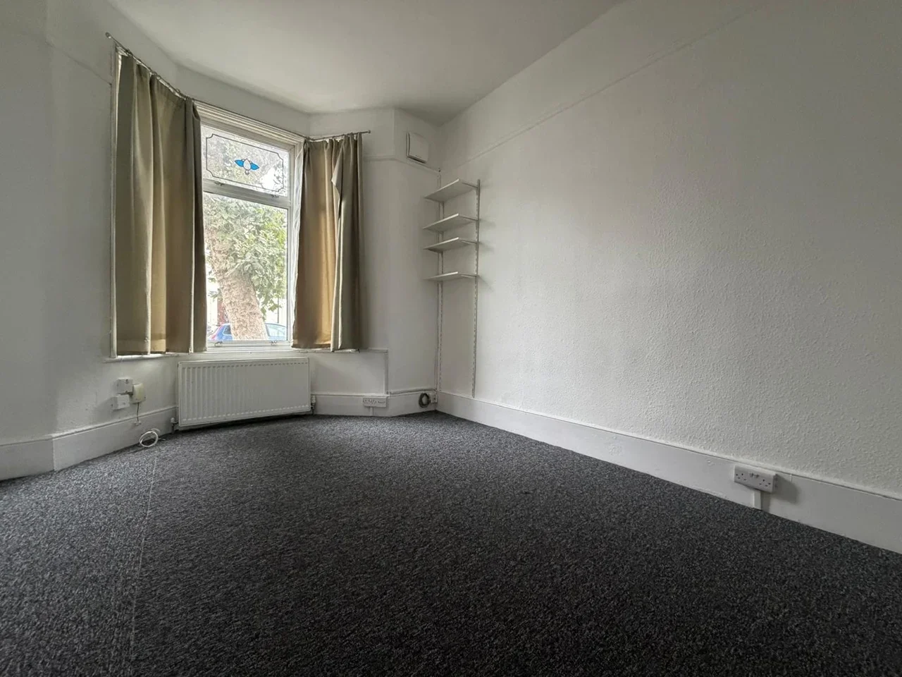 Flat Calderon Road in Greater London