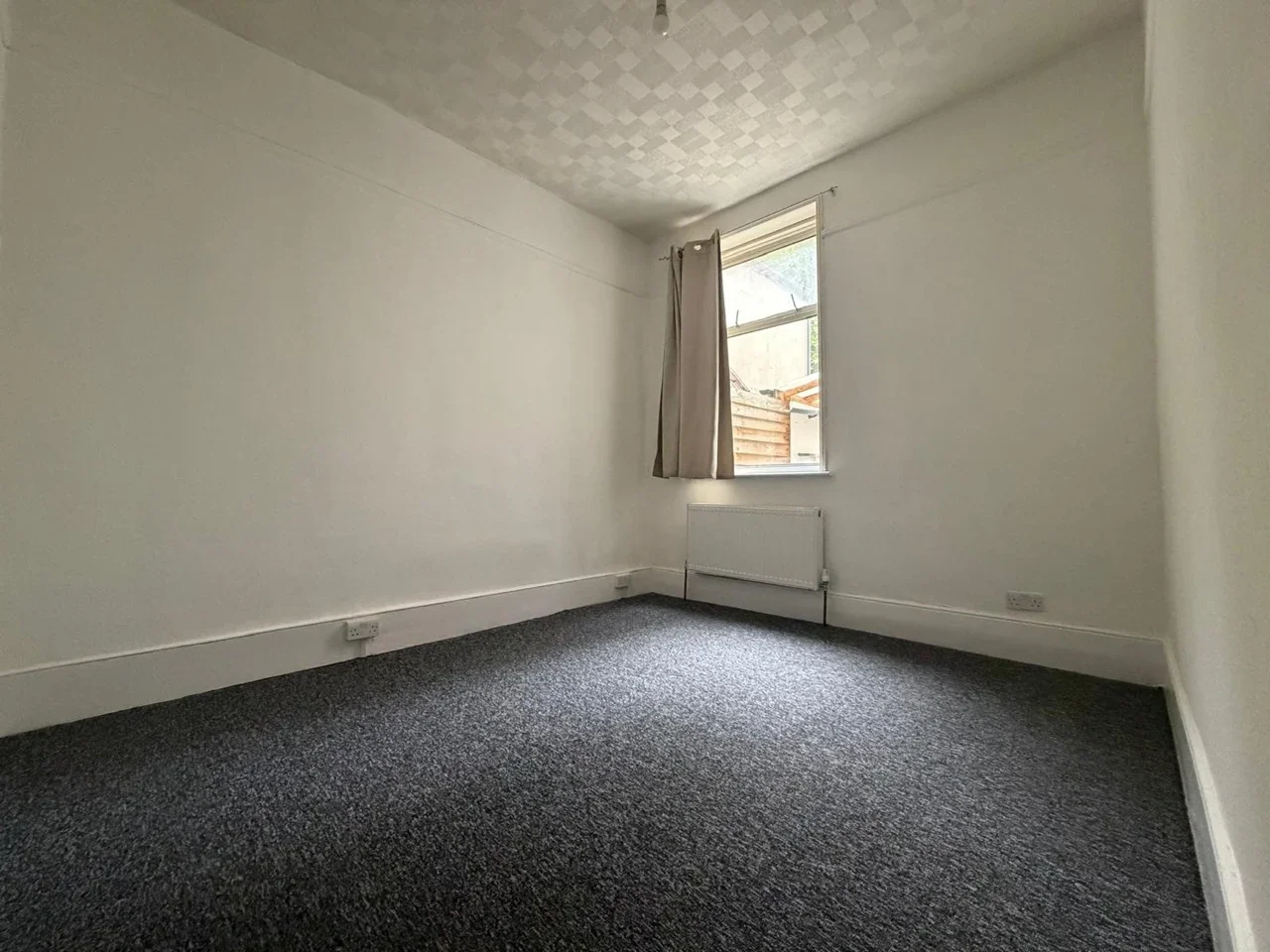 Flat Calderon Road in Greater London