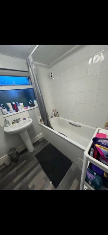 Room Thicket Road in Bristol