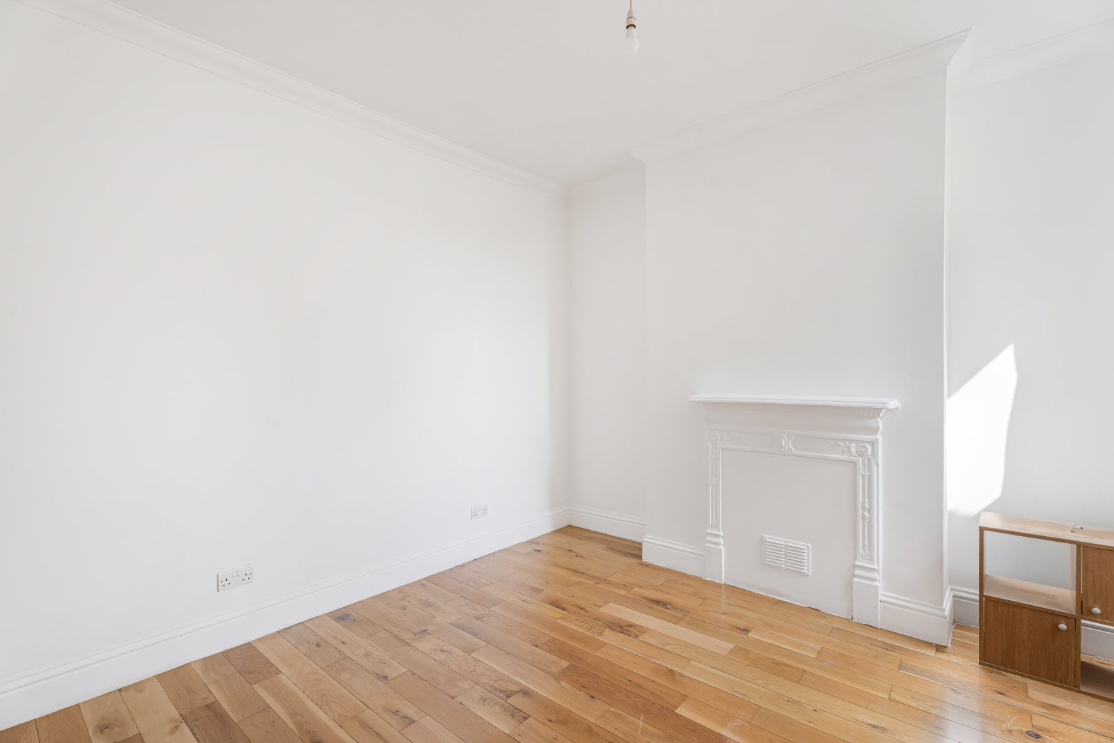 Flat Hardwicke Road in Greater London