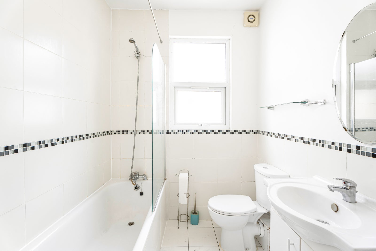 Flat Hardwicke Road in Greater London