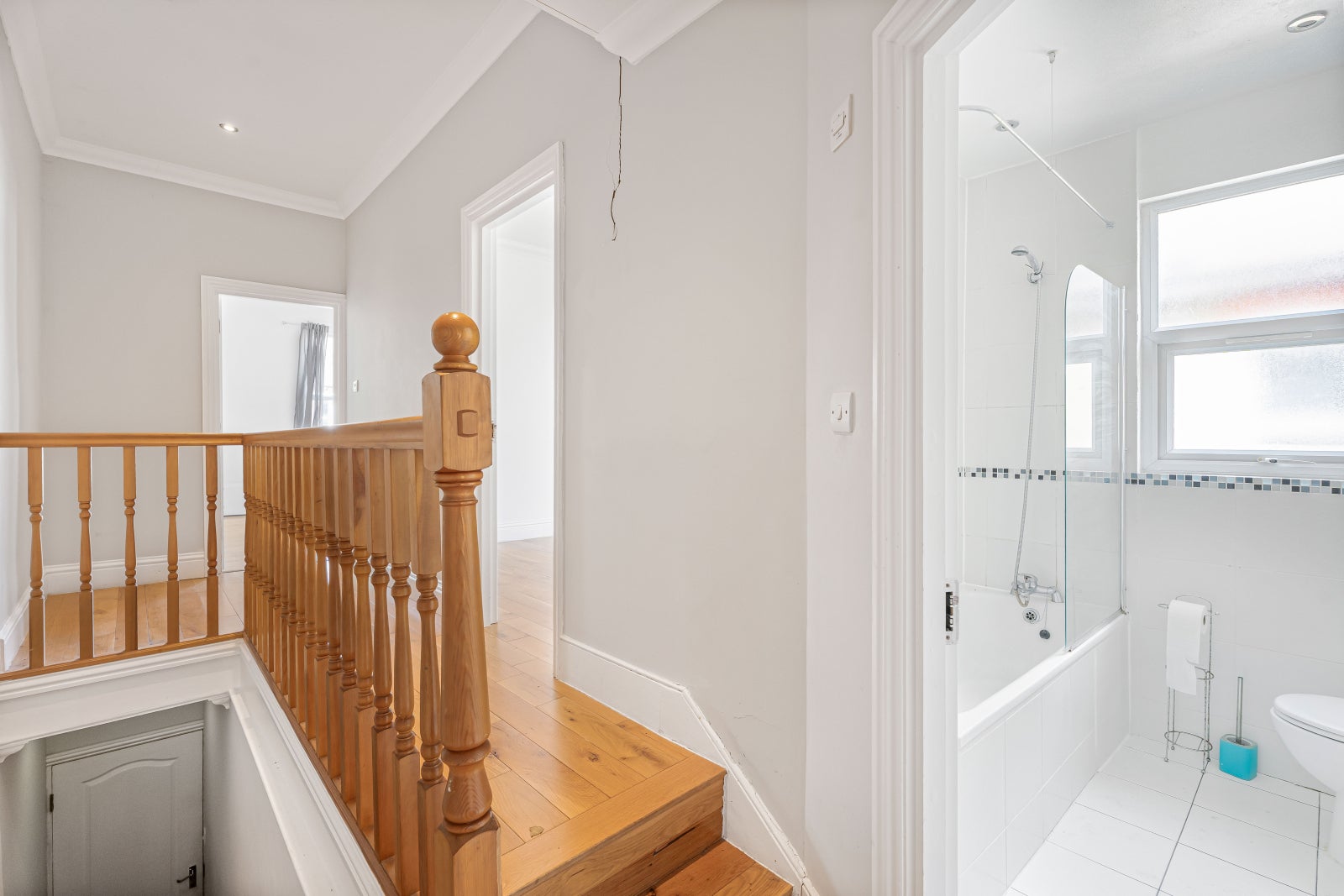 Flat Hardwicke Road in Greater London