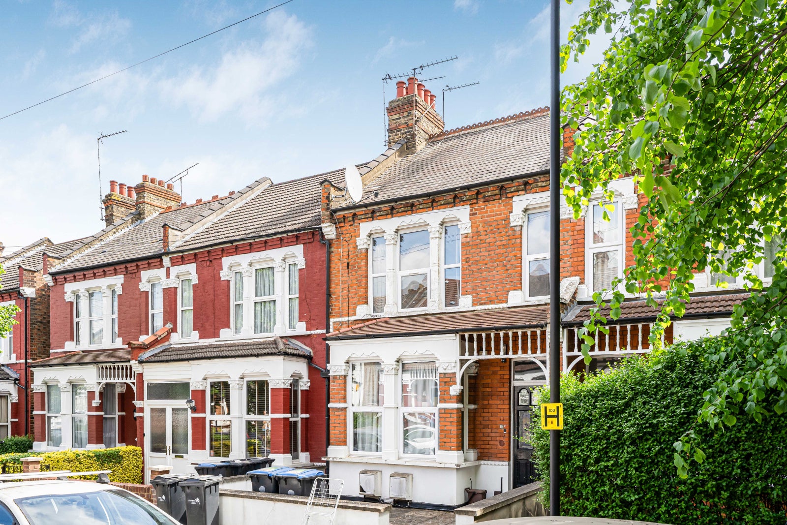 Flat Hardwicke Road in Greater London