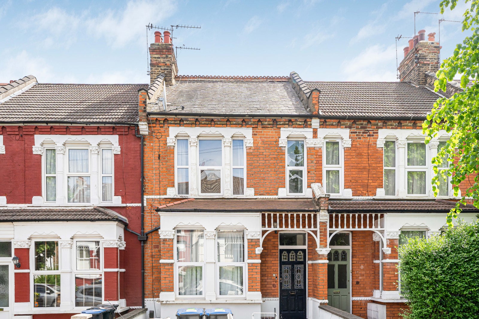 Flat Hardwicke Road in Greater London