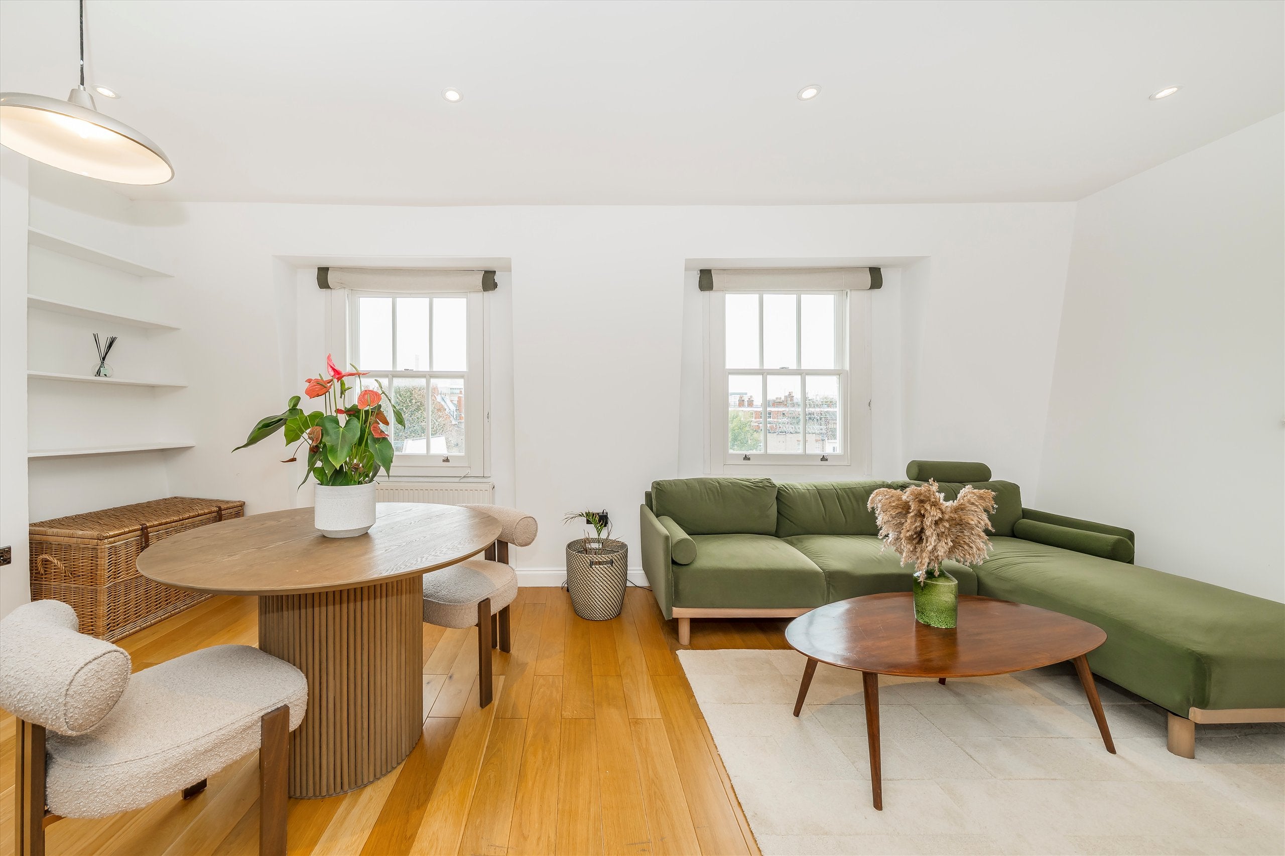 Flat Henniker Mews in Greater London