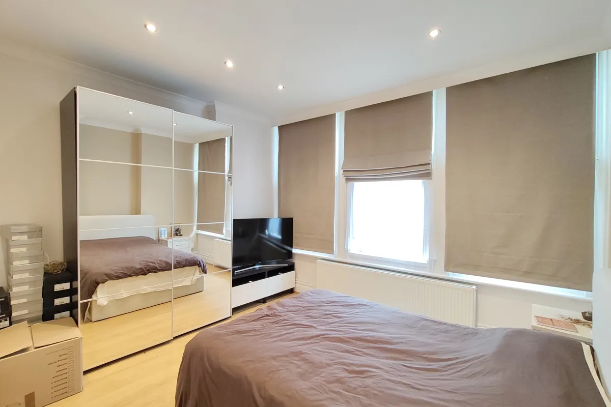 Flat Corfton Road in Greater London