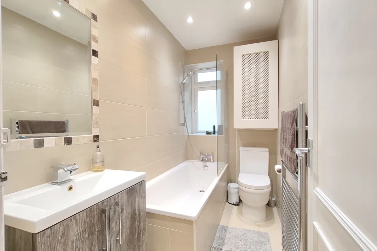 Flat Corfton Road in Greater London