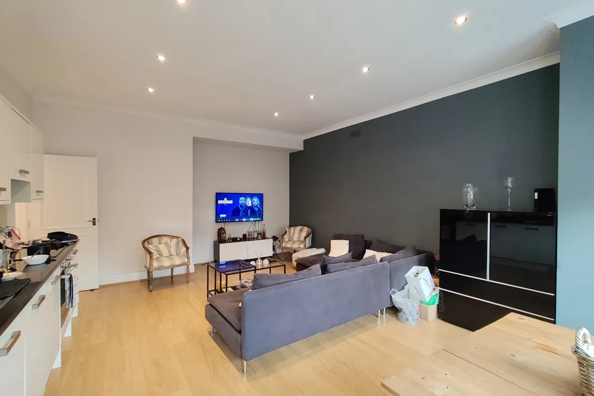 Flat Corfton Road in Greater London