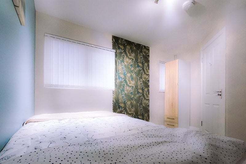 Room Altcross Road in Liverpool