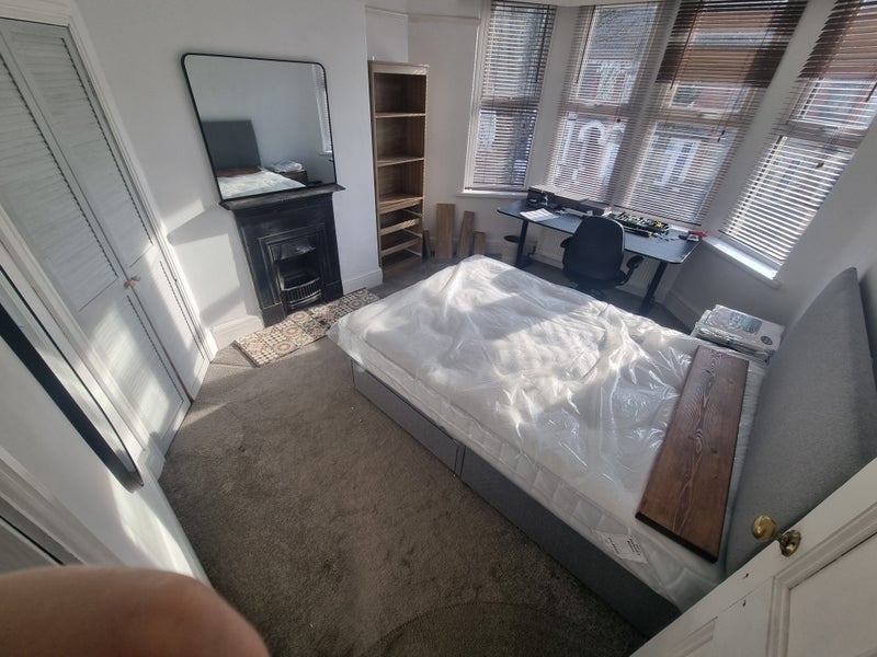 Room Clydach Street in Cardiff