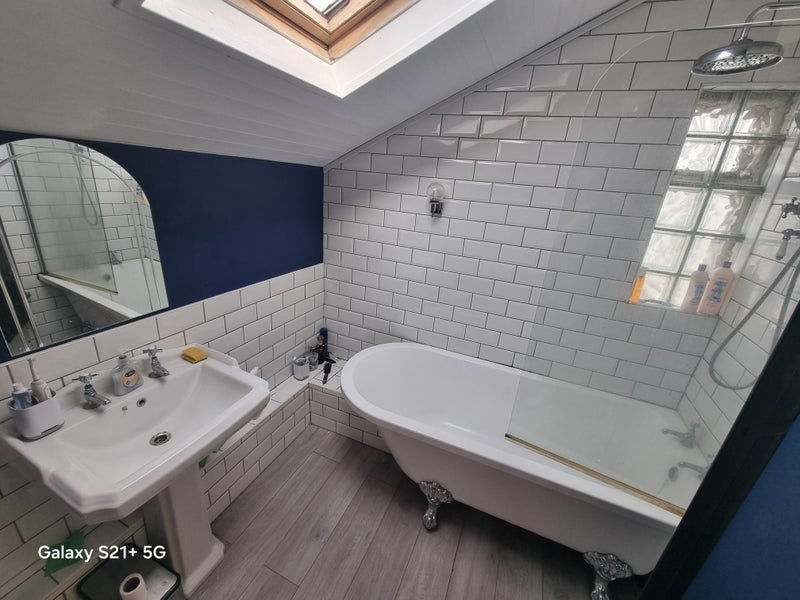 Room Clydach Street in Cardiff