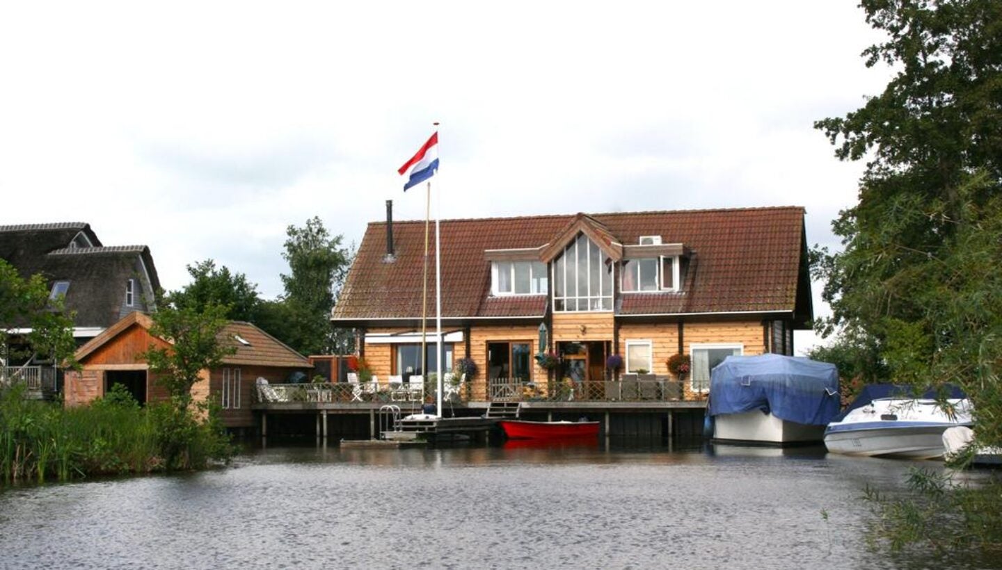 Huis Veendijk 24 in Loosdrecht