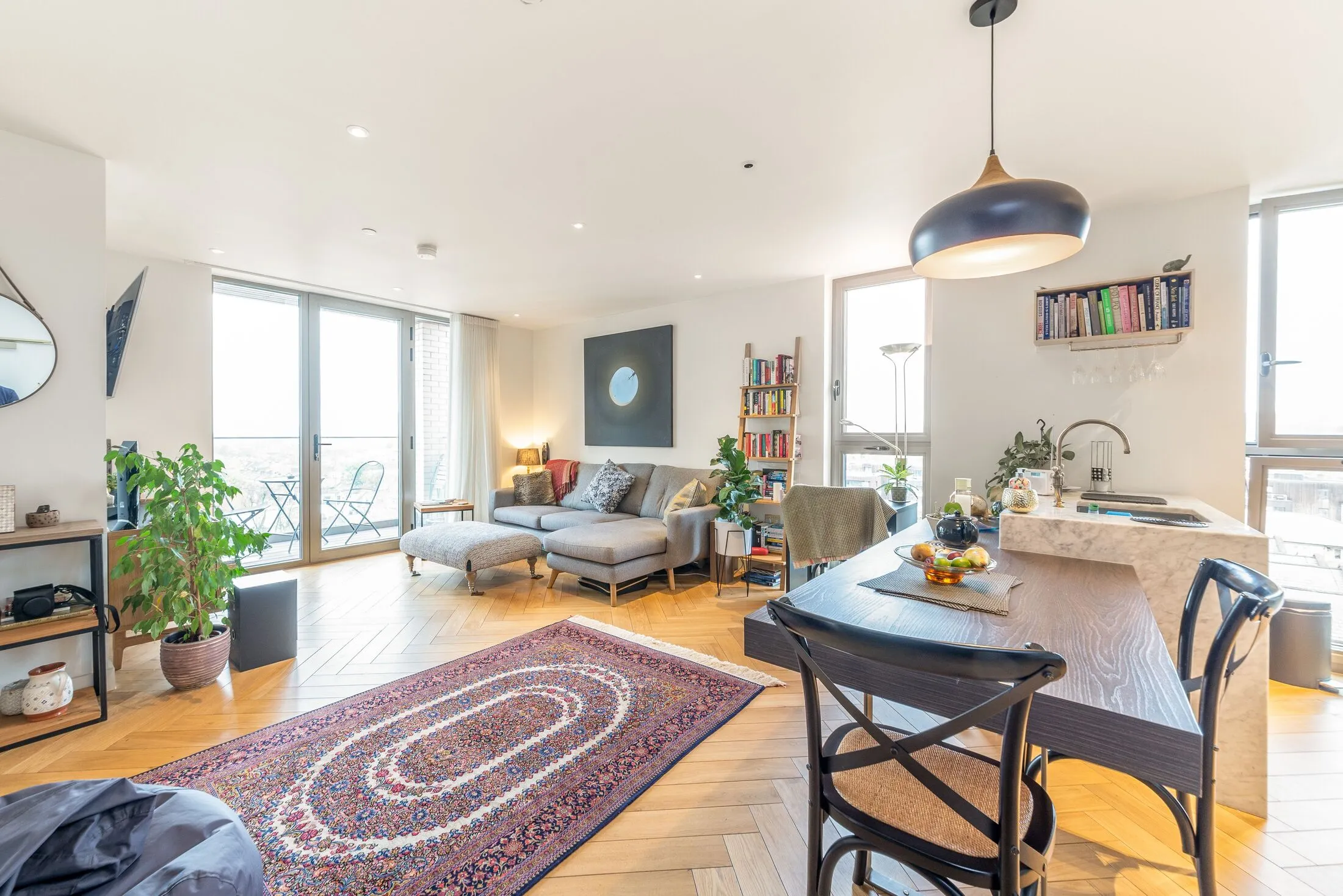 Flat Heritage Lane in Greater London