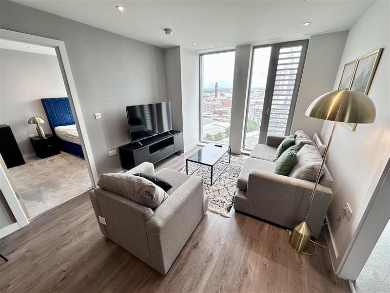 Flat Trinity Way in Salford