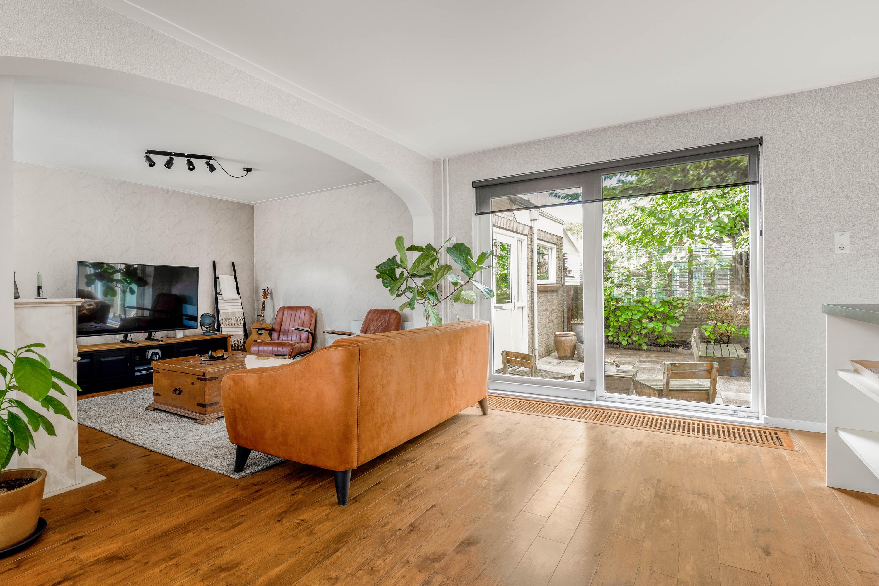 Tussenwoning te koop: Kerkstraat 43, Nieuw-Vennep