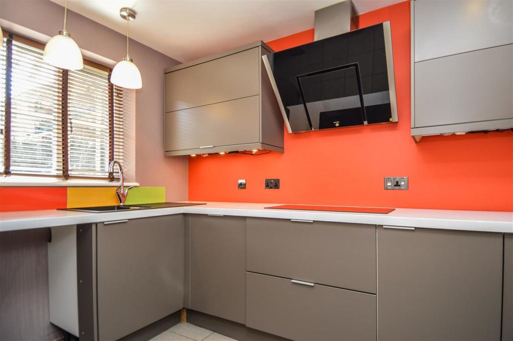 Flat Glenavon Road in Greater London