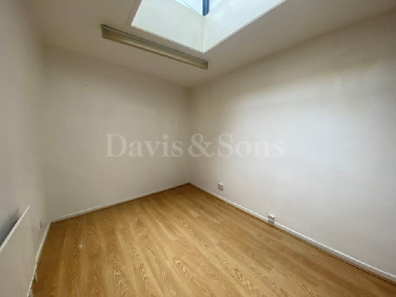 Flat Caxton Place in Newport