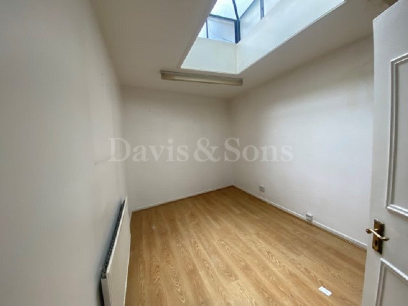 Flat Caxton Place in Newport