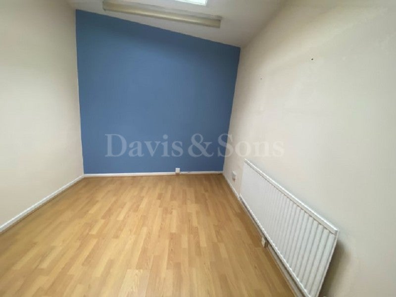 Flat Caxton Place in Newport
