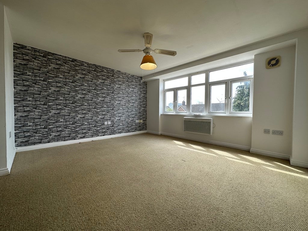 Flat Falcon Avenue in Grays