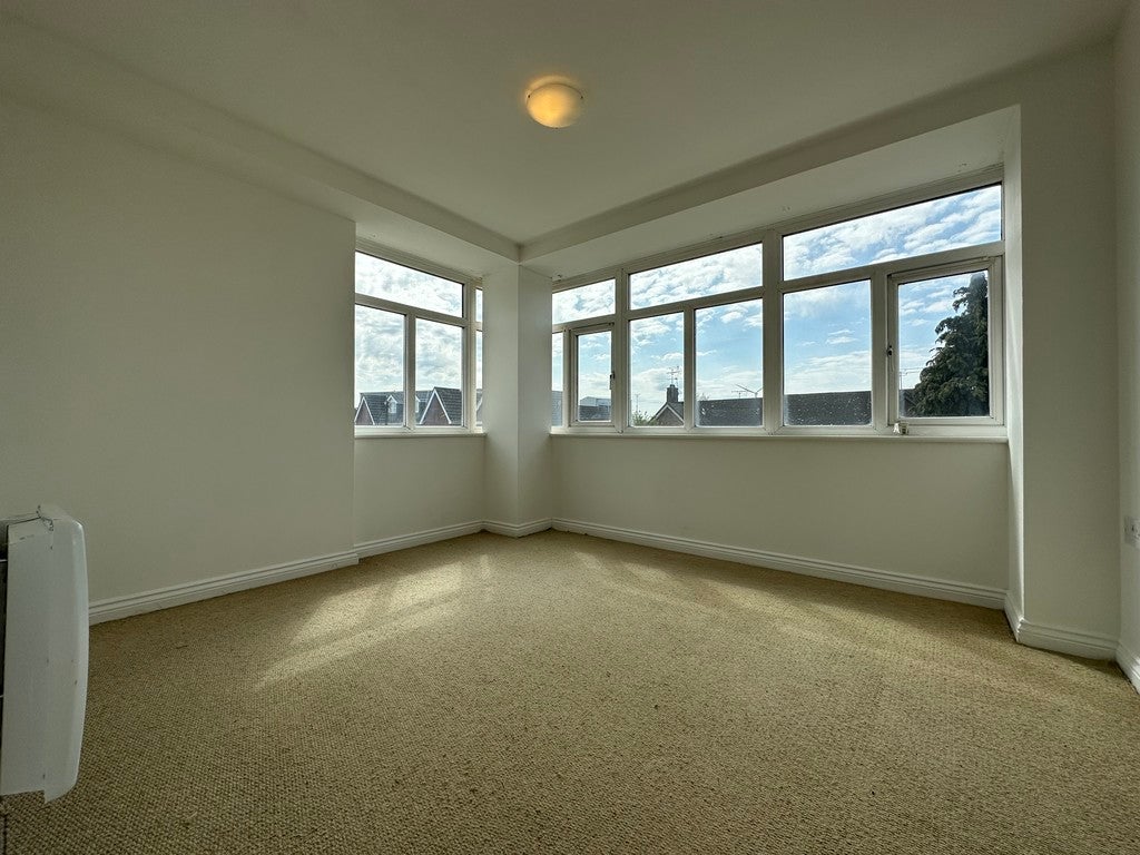 Flat Falcon Avenue in Grays