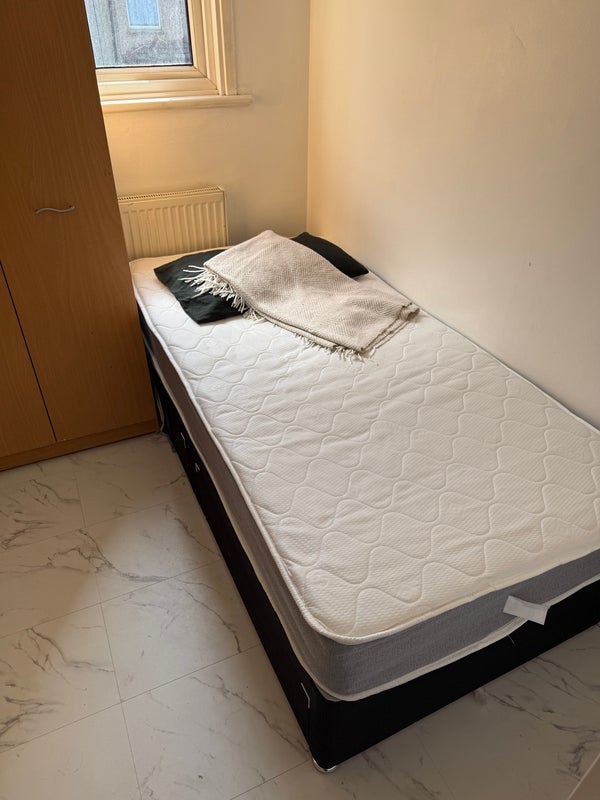 Room Wall End Road in Greater London