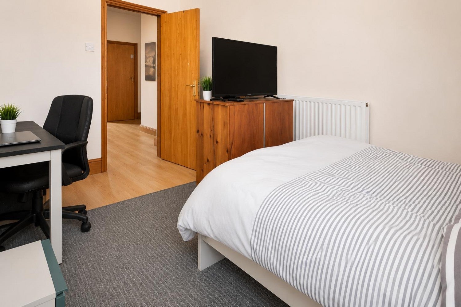 Flat Gloucester Road in Bristol