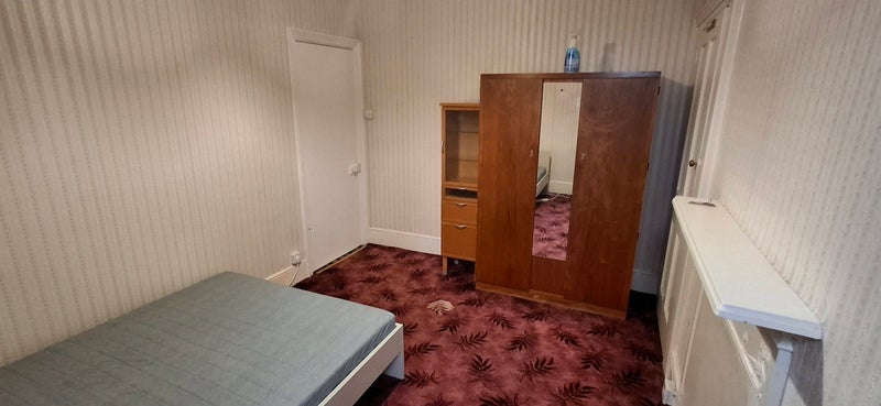 Room Sedgeford Road in Greater London