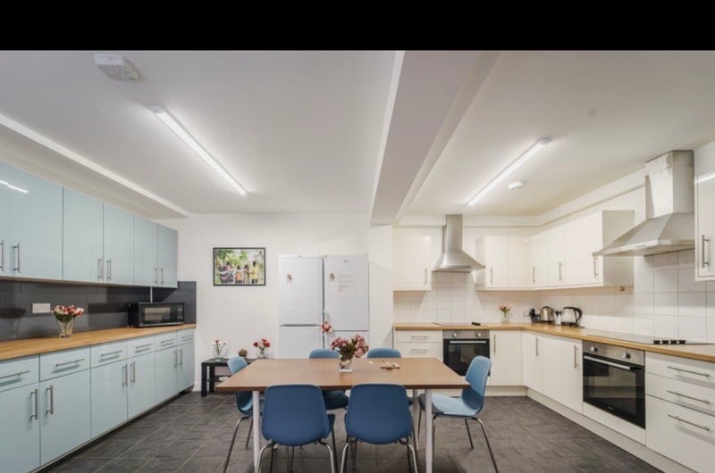 Room Charter Avenue in Coventry