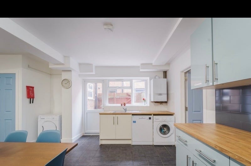 Room Charter Avenue in Coventry