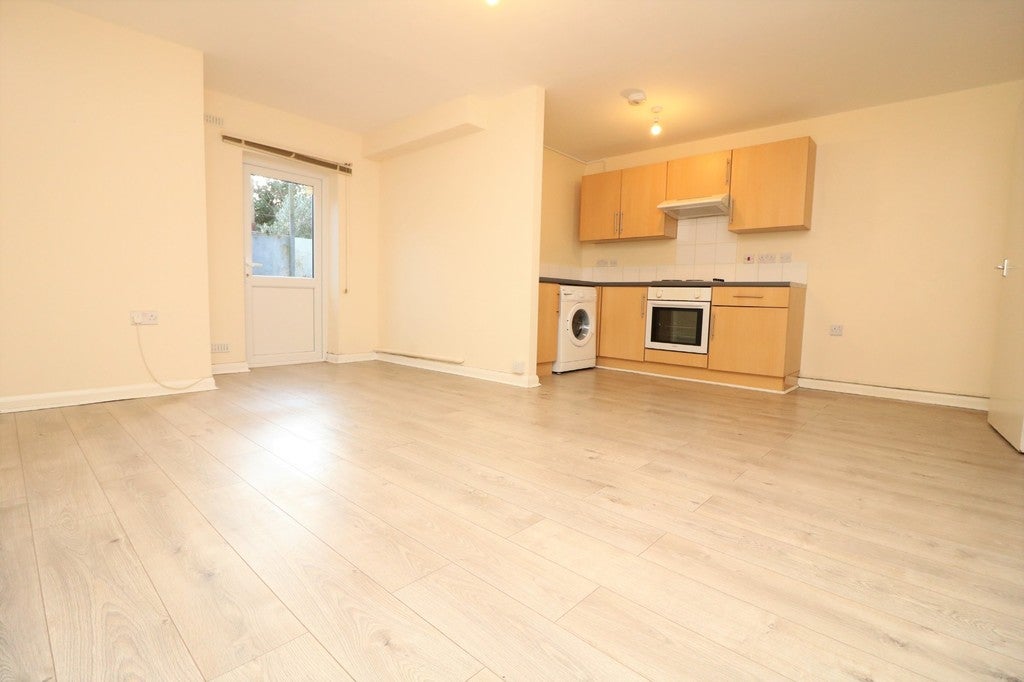Flat Mountgrove Road in London