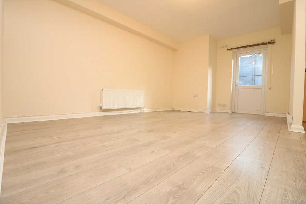 Flat Mountgrove Road in London