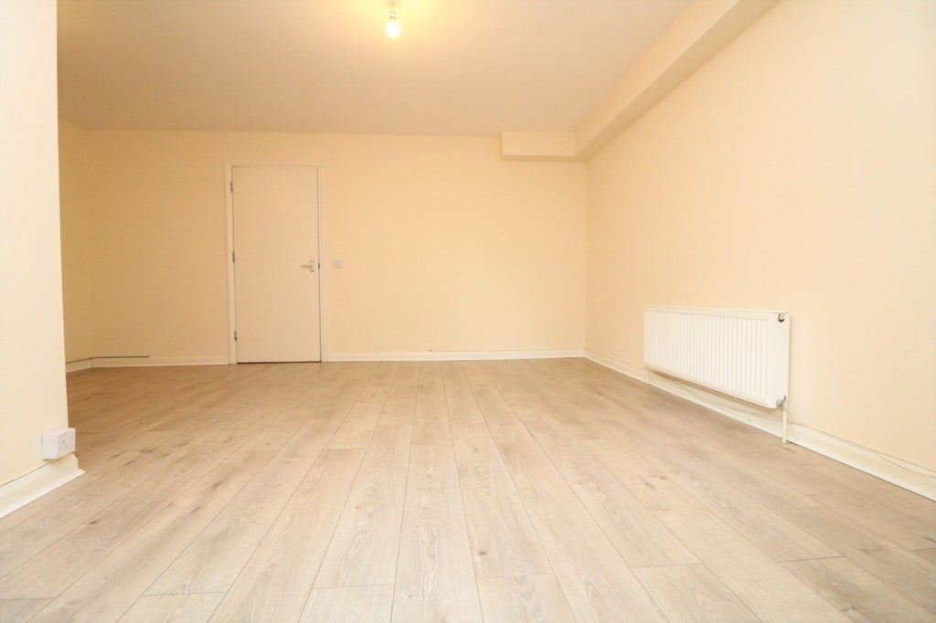 Flat Mountgrove Road in London