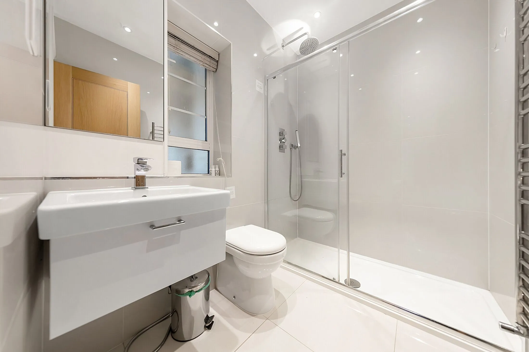 Flat Sloane Avenue in Greater London