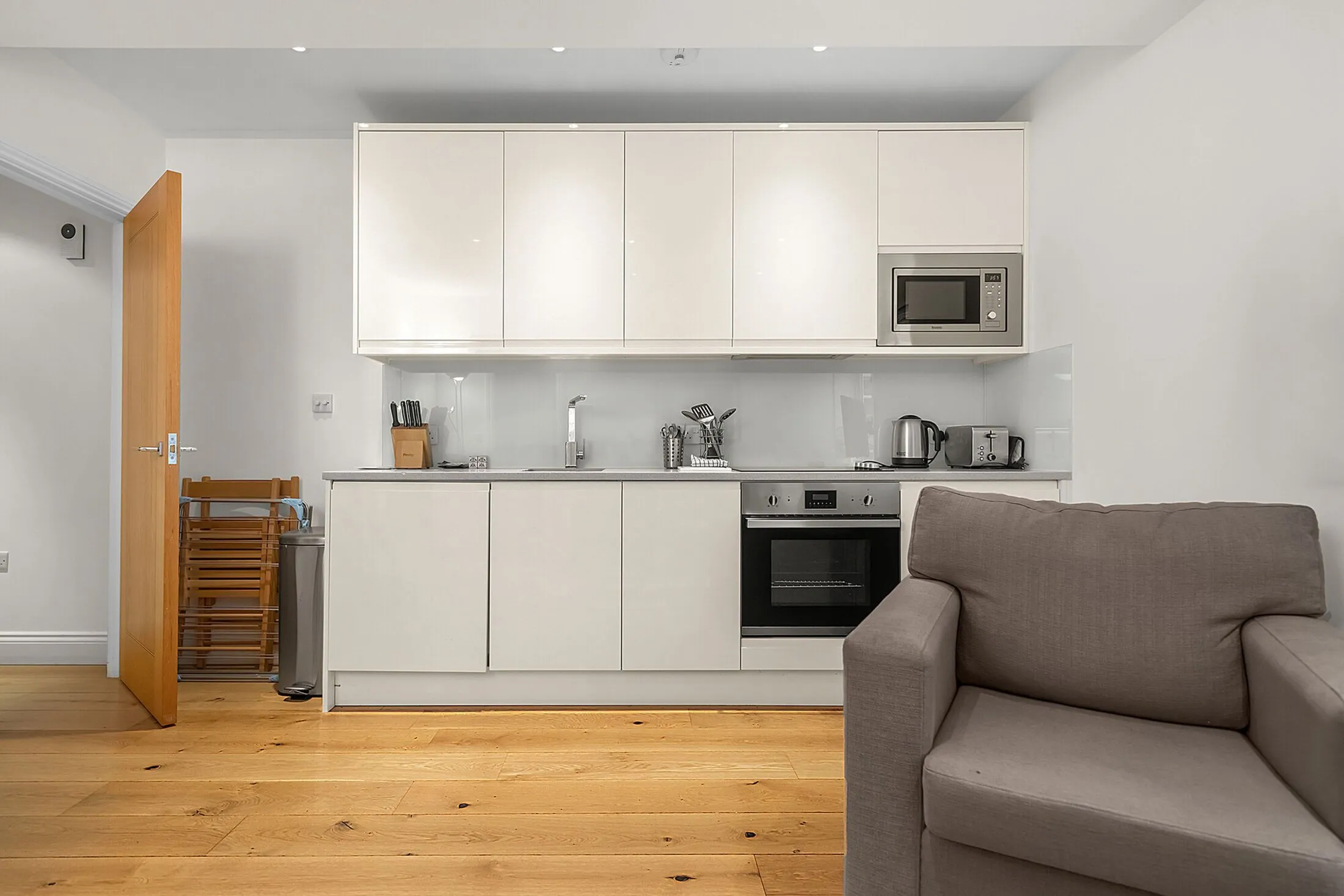 Flat Sloane Avenue in Greater London