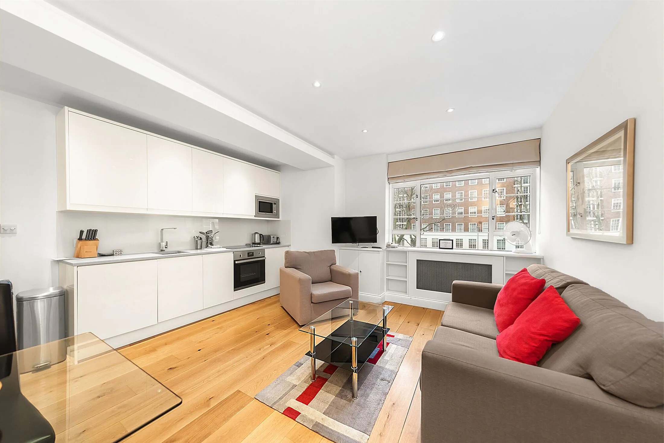 Flat Sloane Avenue in Greater London