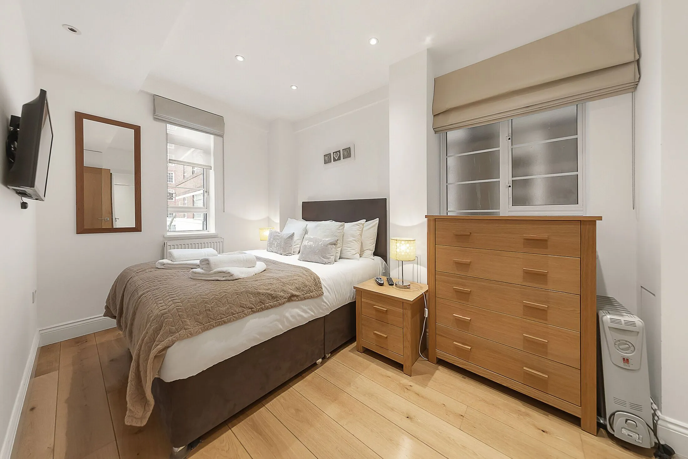 Flat Sloane Avenue in Greater London