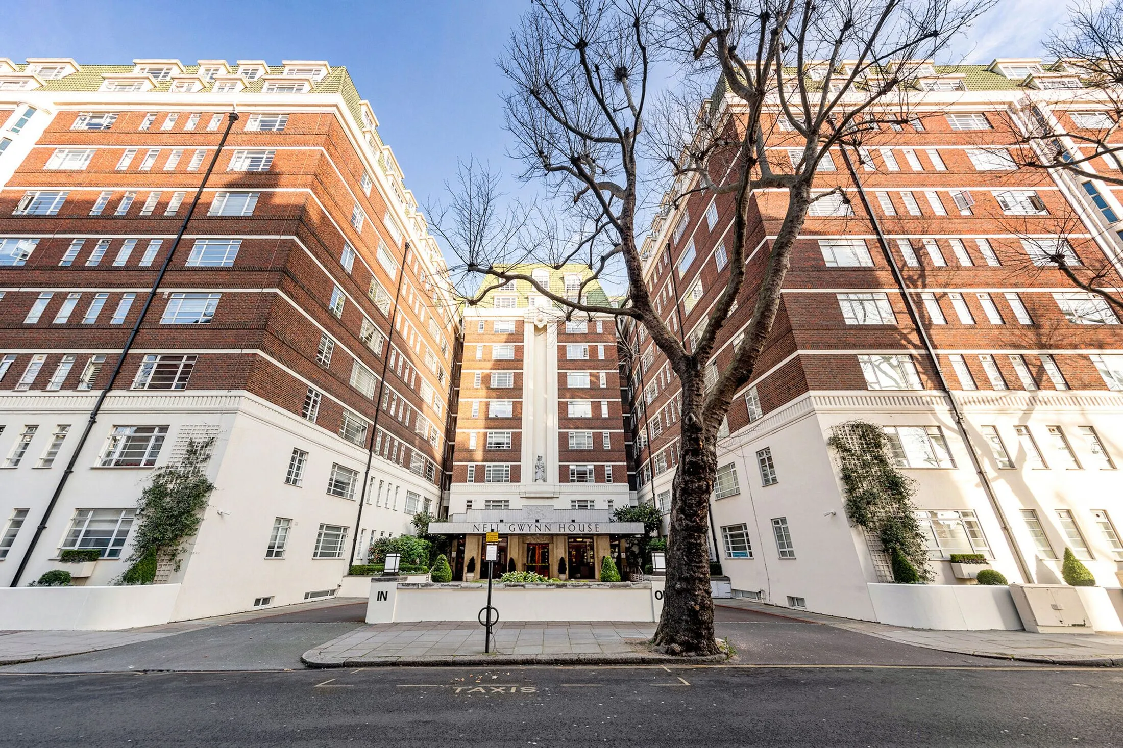 Flat Sloane Avenue in Greater London