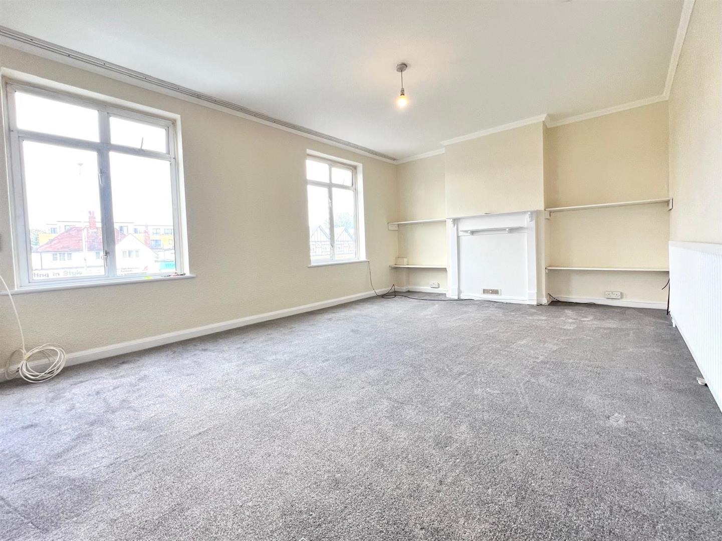 Flat Long Lane in Greater London