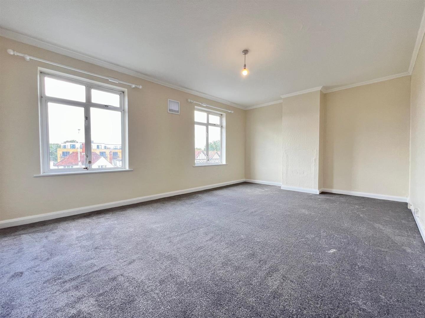 Flat Long Lane in Greater London