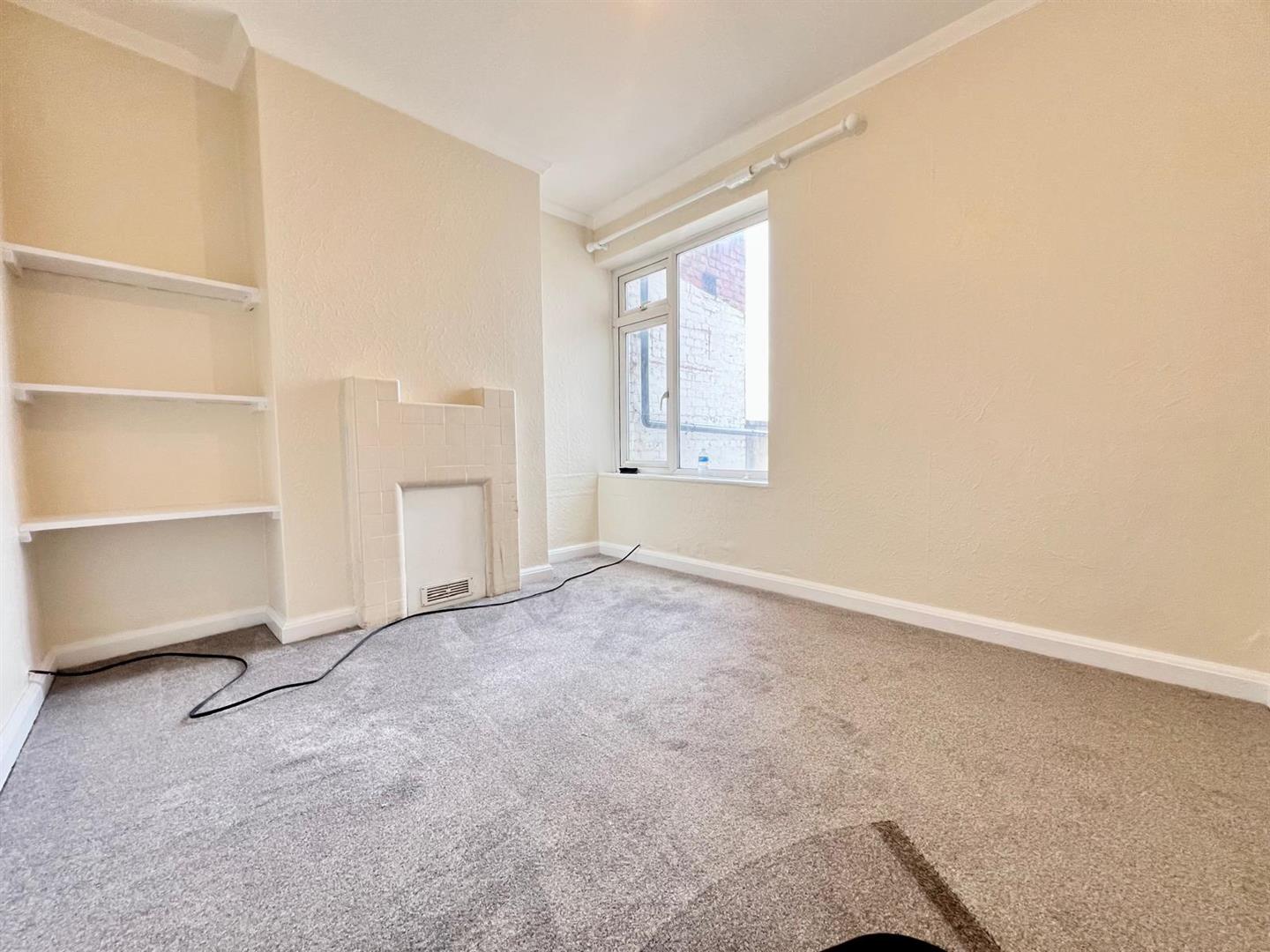 Flat Long Lane in Greater London