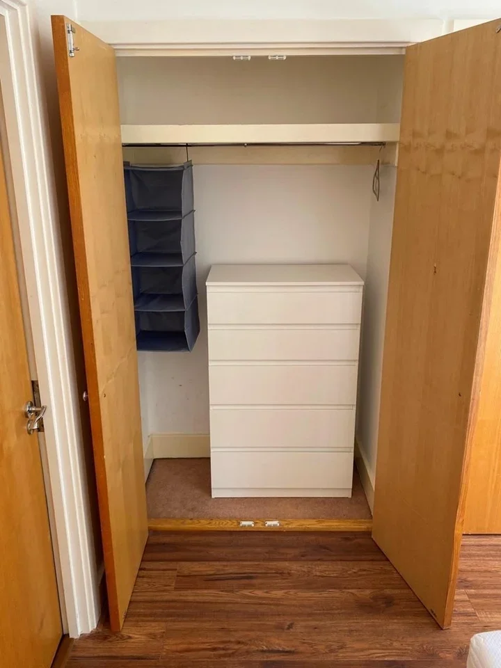 Room St. Davids Square in Greater London