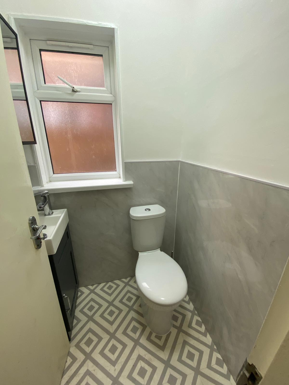 Room Gladstone Avenue in Greater London