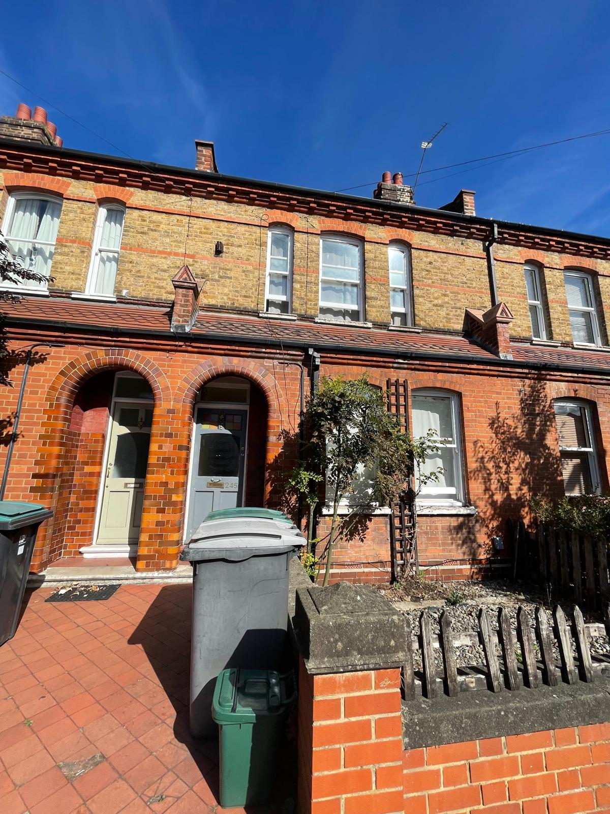 Room Gladstone Avenue in Greater London