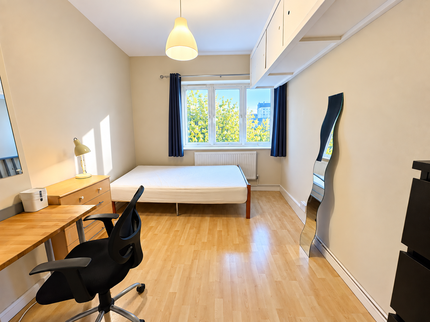Flat Wickford Street in Greater London