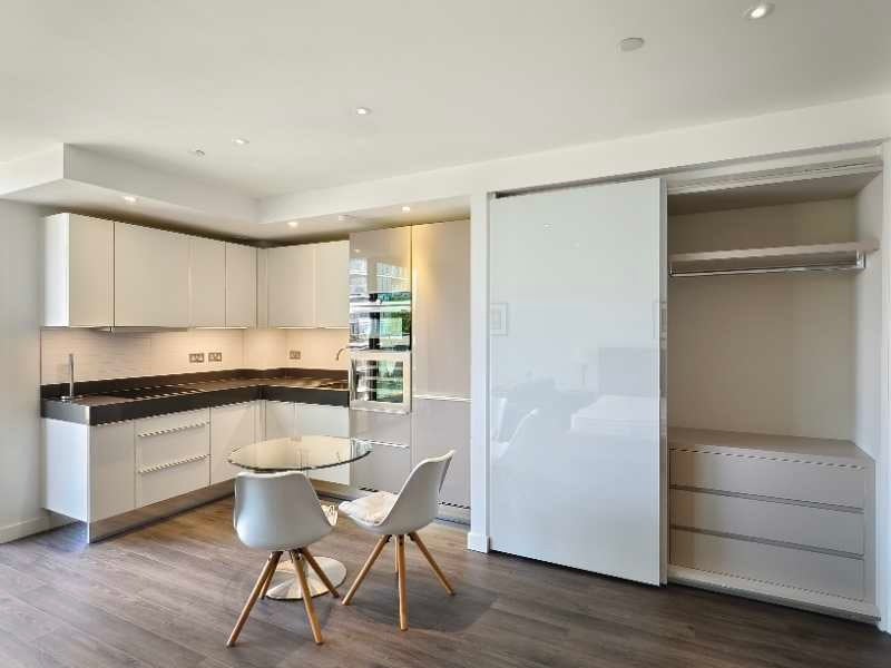 Flat Canter Way in Greater London
