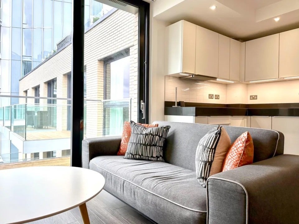 Flat Canter Way in Greater London